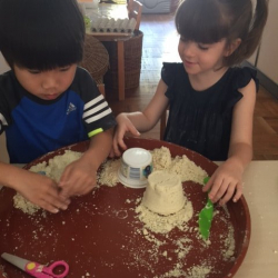 Isaac and Eleonore playing with 'Moon Sand