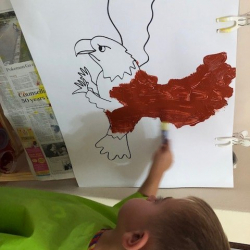 Frederik painting his eagle.