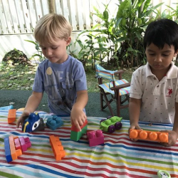 Harvey and Avraan playing with blocks!