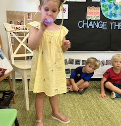 Vivi show and tell Y for Yo-yo.