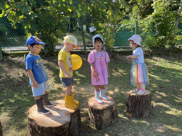 Isaac-Alara-Mia-and-George-balancing-on-the-tree-stumps.-
