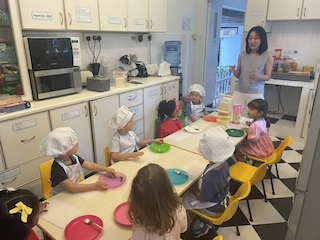 Yummy cooking session with Kamlarp, Ei’s mom!