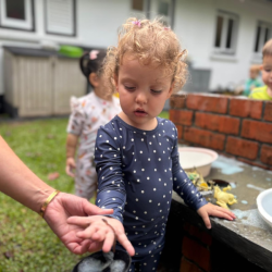 Sienna braving holding a worm! 🪱
