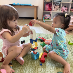 Alexandra and Flo building together!