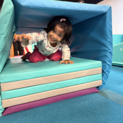 Niva Aria crawling through the tunnel