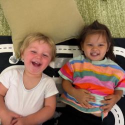 Ollie and Amelia have the giggles!