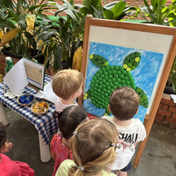Max, Immy, and Liam were totally turtley amazed by the Fireflies’ cool turtle! 🐢💚