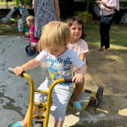 Max is giving a ride to Laleh