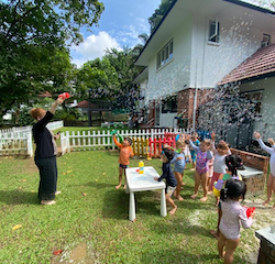 Busy bees had a fabulous splash time !