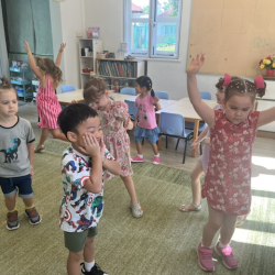 Busy bee having fun dancing to the party musics and playing the statue game. 