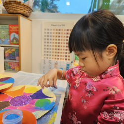 With a lot of patience, we are finishing our rangoli.