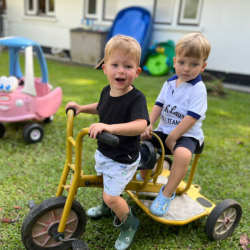 Beep beep! Archer and Leo coming through!