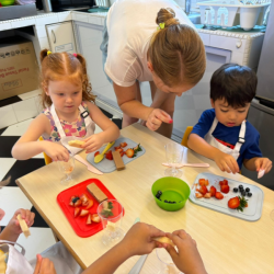 Making tasty yoghurt parfait with Jessie’s mom! Thank you, Niamh!