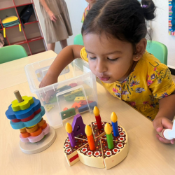 Ruhi-is-pretending-that-it-is-her-birthday.-