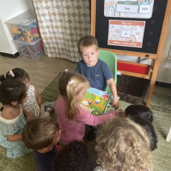 Archer's  show and tell.