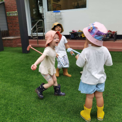 We have some budding little golfers here.