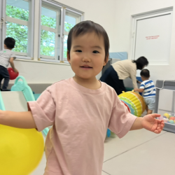 Cara having fun in the soft play room with balloons!