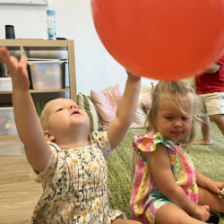 Eleanor tossing balloons in the air !