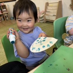 Cara manipulating with dot stamps to make a jellyfish with her favourite colours!